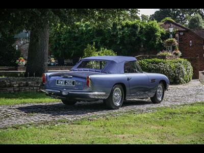 Aston Martin+DB6