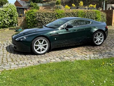 Aston Martin+AM Vantage