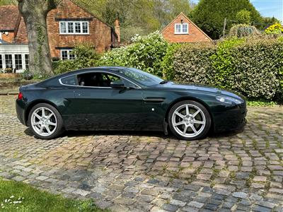 Aston Martin+AM Vantage