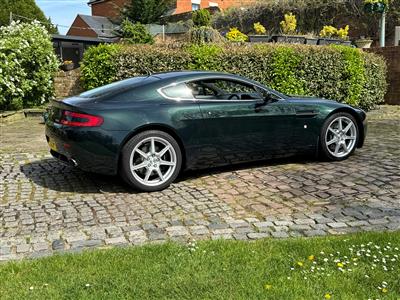 Aston Martin+AM Vantage