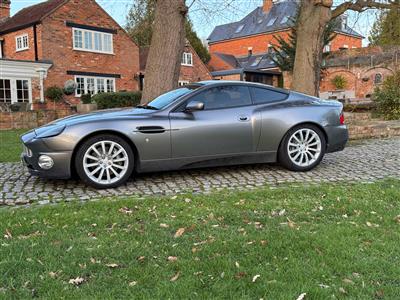 Aston Martin+Vanquish