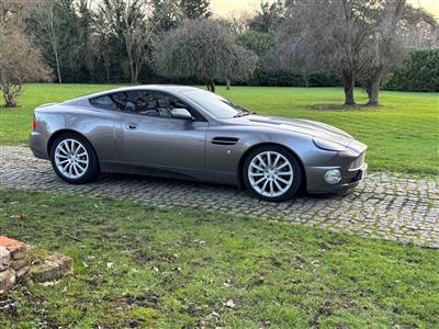 Aston Martin+Vanquish