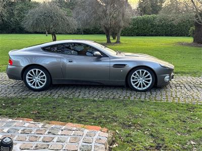 Aston Martin+Vanquish