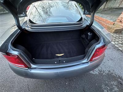 Aston Martin+Vanquish