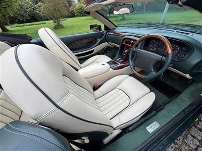 Aston Martin+DB7