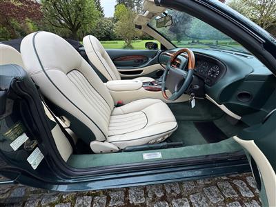 Aston Martin+DB7