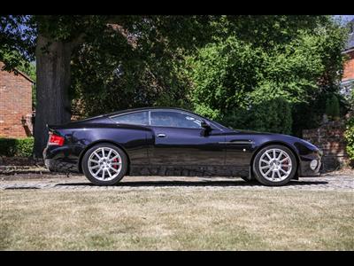 Aston Martin+Vanquish