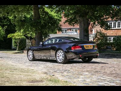 Aston Martin+Vanquish