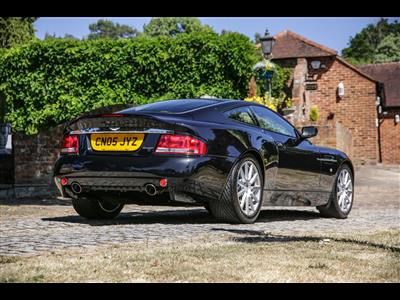 Aston Martin+Vanquish