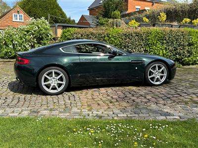 Aston Martin+AM Vantage