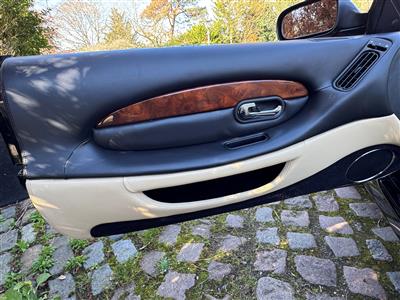 Aston Martin+DB7