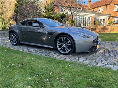 Aston Martin+V12 Vantage