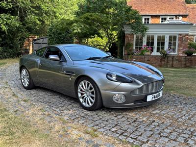 Aston Martin+Vanquish