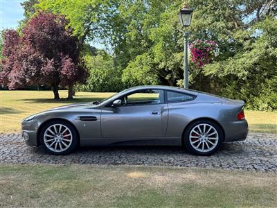 Aston Martin+Vanquish