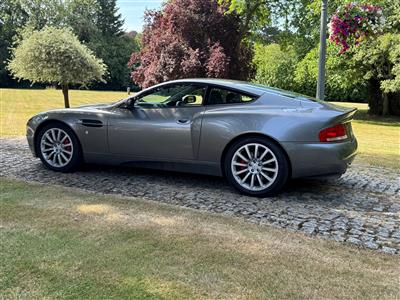 Aston Martin+Vanquish