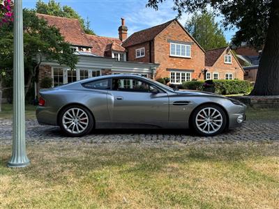 Aston Martin+Vanquish