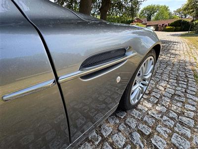 Aston Martin+Vanquish