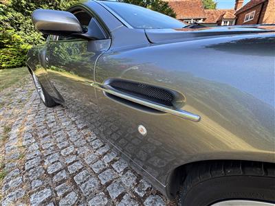 Aston Martin+Vanquish