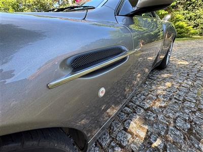 Aston Martin+Vanquish