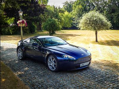 Aston Martin+AM Vantage
