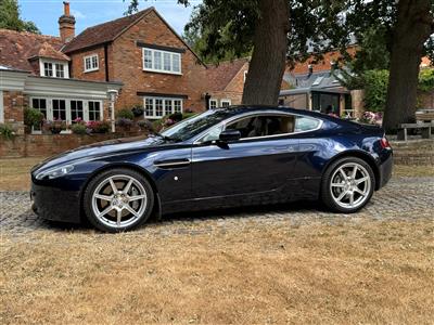 Aston Martin+AM Vantage