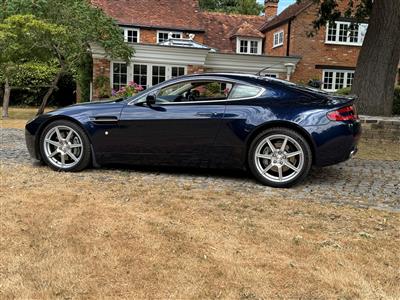 Aston Martin+AM Vantage