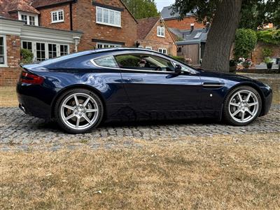 Aston Martin+AM Vantage
