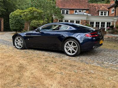 Aston Martin+AM Vantage