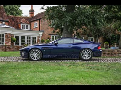 Aston Martin+Vanquish