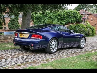 Aston Martin+Vanquish